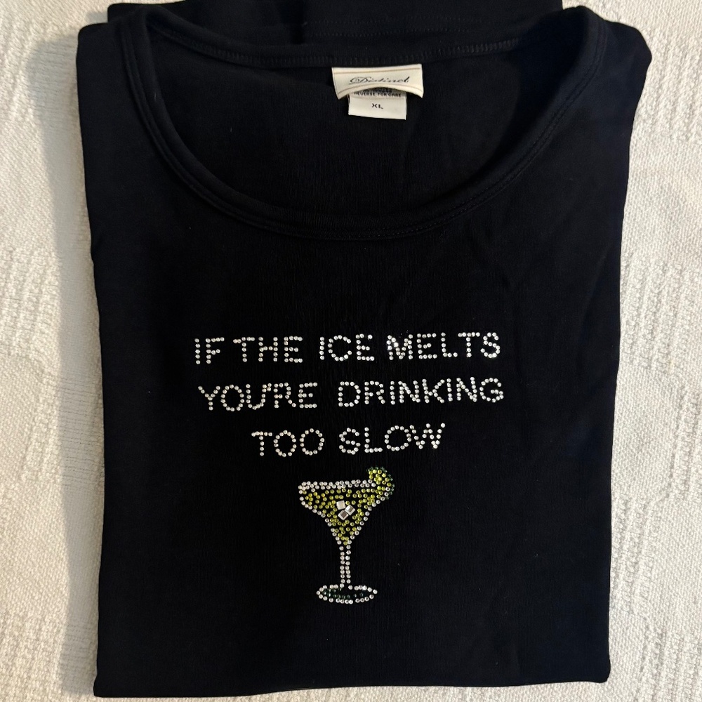 Distinct Women’s short Sleeves Black Tshirt Sz X-LARGE